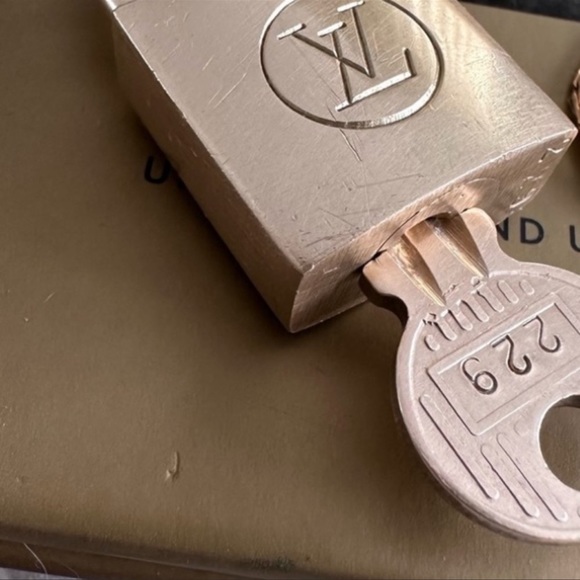 Louis Vuitton Square 200 Series Square Lock & Key - Picture 3 of 8